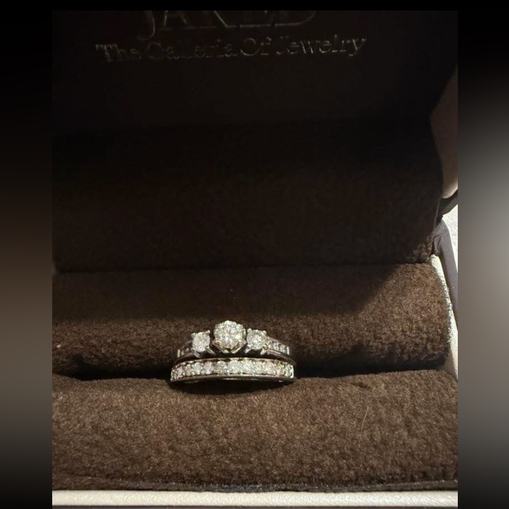 Elegant Silver and Diamond Ring Set